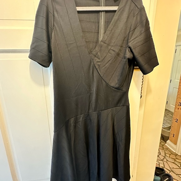 Shoshanna Elinora Dress—Vneck Fit & Flare - Picture 4 of 6